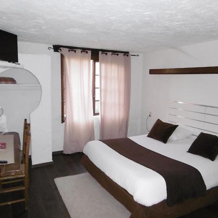 Hotel Le Relais Des Vieilles Postes Les Avenières Esterno foto